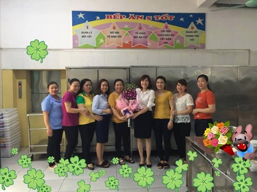 Trong tháng 04/2018 Công đoàn Trường mầm non Long Biên đã tặng hoa và quà ngày sinh nhật cho 05 đồng chí